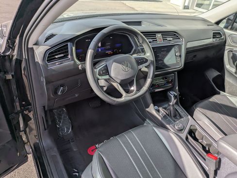 Used 2022 Volkswagen Tiguan SE AWD/4WD image 18