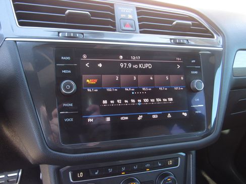 Used 2021 Volkswagen Tiguan S image 19