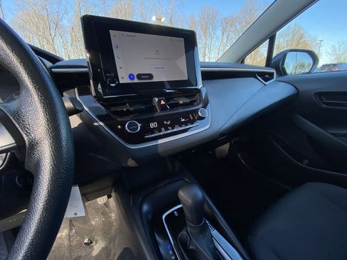 Used 2025 Toyota Corolla LE image 24