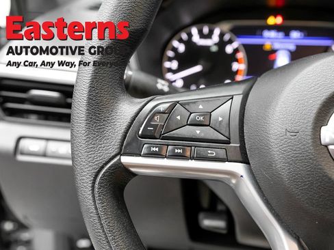 Used 2025 Nissan Altima 2.5 SV FWD image 15