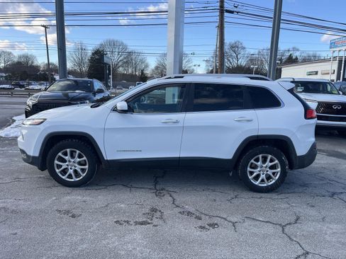 Used 2017 Jeep Cherokee Latitude w/ Cold Weather Group image 6