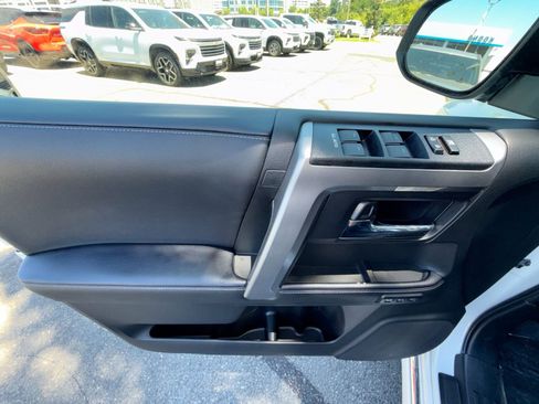 Used 2022 Toyota 4Runner Limited AWD/4WD image 15