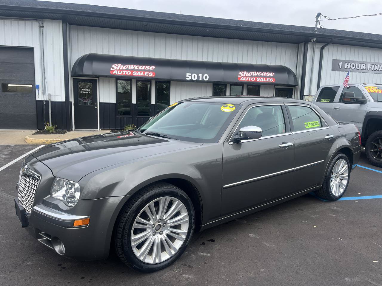 Used 2010 Chrysler 300 Limited RWD image 1