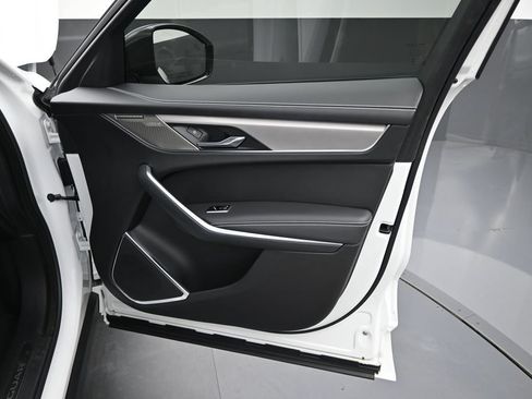 Certified 2024 Jaguar F-PACE R-Dynamic S AWD/4WD image 4