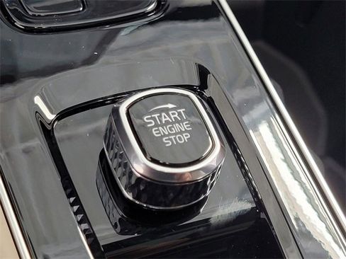 New 2026 Volvo XC90 B6 Plus w/ Protection Package Premier image 26