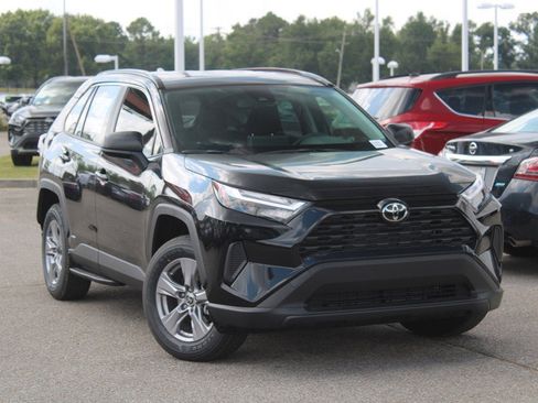 Used 2025 Toyota RAV4 LE AWD/4WD image 20