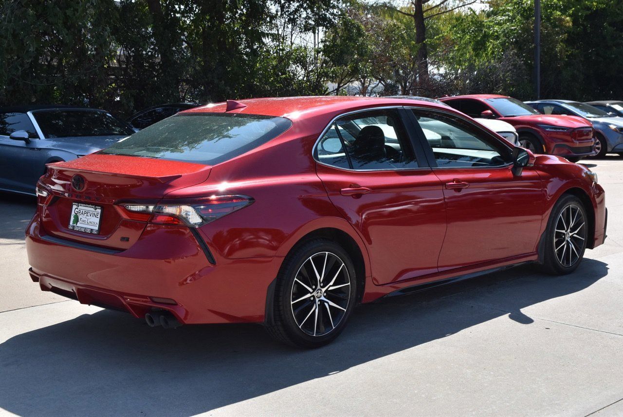 Used 2022 Toyota Camry SE w/ Convenience Package FWD image 7