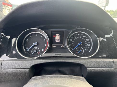 Used 2016 Volkswagen Golf R 4-Door AWD/4WD image 17