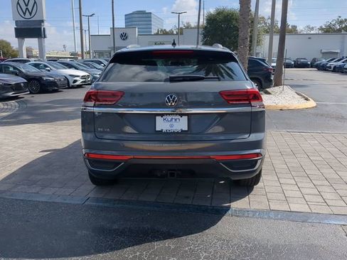 Certified 2022 Volkswagen Atlas Cross Sport SE image 5