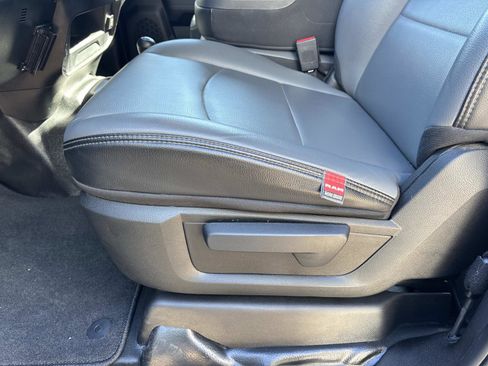 Used 2022 RAM 2500 Tradesman w/ Chrome Appearance Group image 16