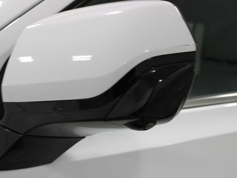 Used 2025 Chevrolet Suburban LT image 16