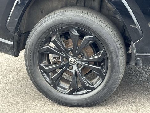 Used 2024 Toyota RAV4 SE image 18