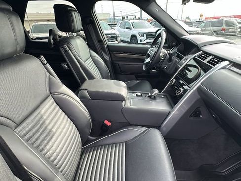 Used 2024 Land Rover Discovery Metropolitan Edition image 15