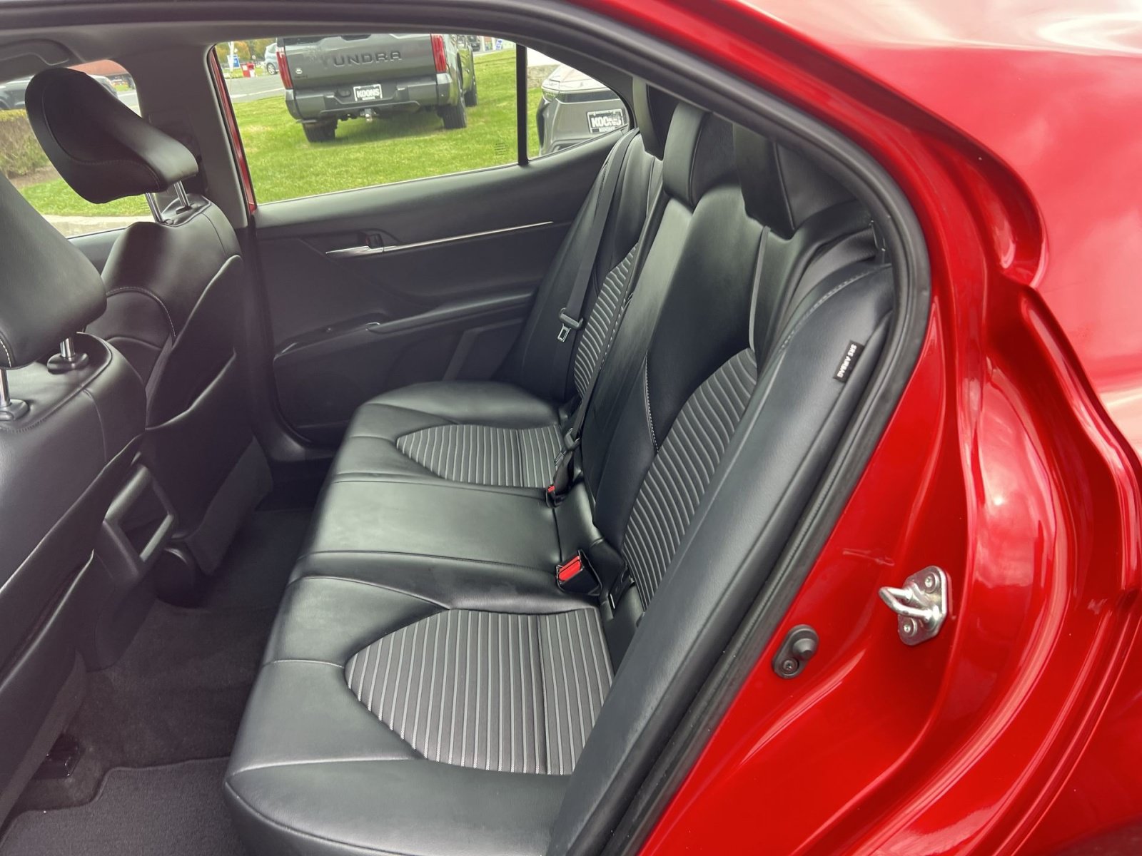 Used 2020 Toyota Camry SE FWD image 23