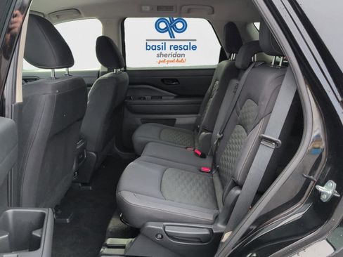 Used 2024 Nissan Pathfinder S image 17