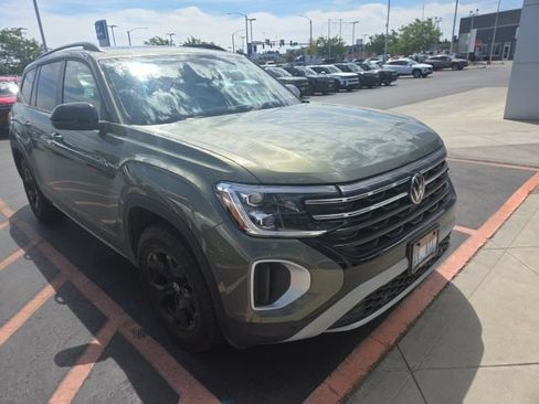 Used 2024 Volkswagen Atlas Peak Edition SE AWD/4WD image 2