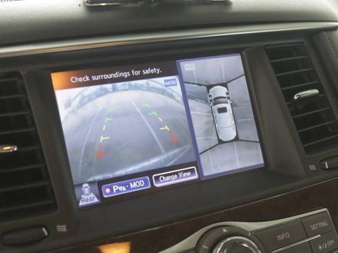 Used 2016 INFINITI QX80 4WD w/ Driver's Assistance Package image 18