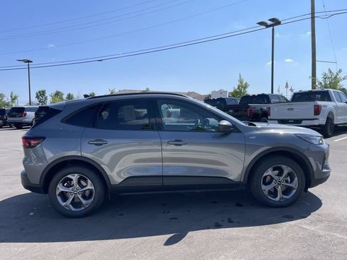 Certified 2025 Ford Escape ST-Line AWD/4WD image 6