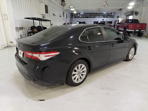 Used 2018 Toyota Camry LE w/ Convenience Package image 5