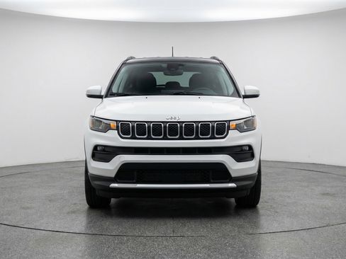 Used 2025 Jeep Compass Limited AWD/4WD image 2