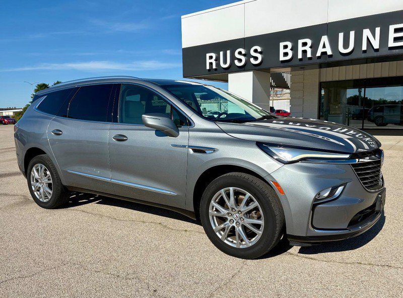 Used 2023 Buick Enclave Essence w/ Experience Buick Package FWD image 2