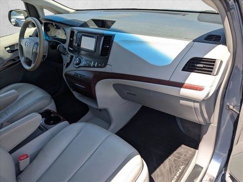 Used 2014 Toyota Sienna XLE FWD image 18