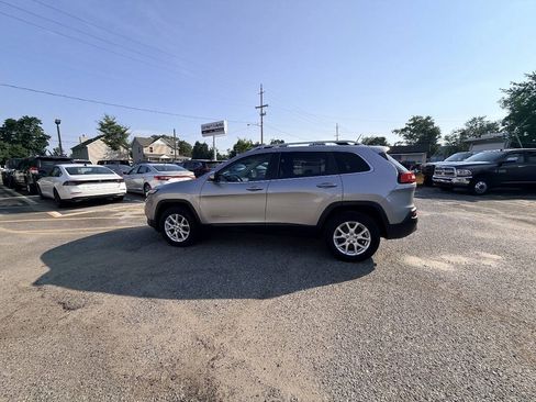 Used 2016 Jeep Cherokee Latitude AWD/4WD image 25