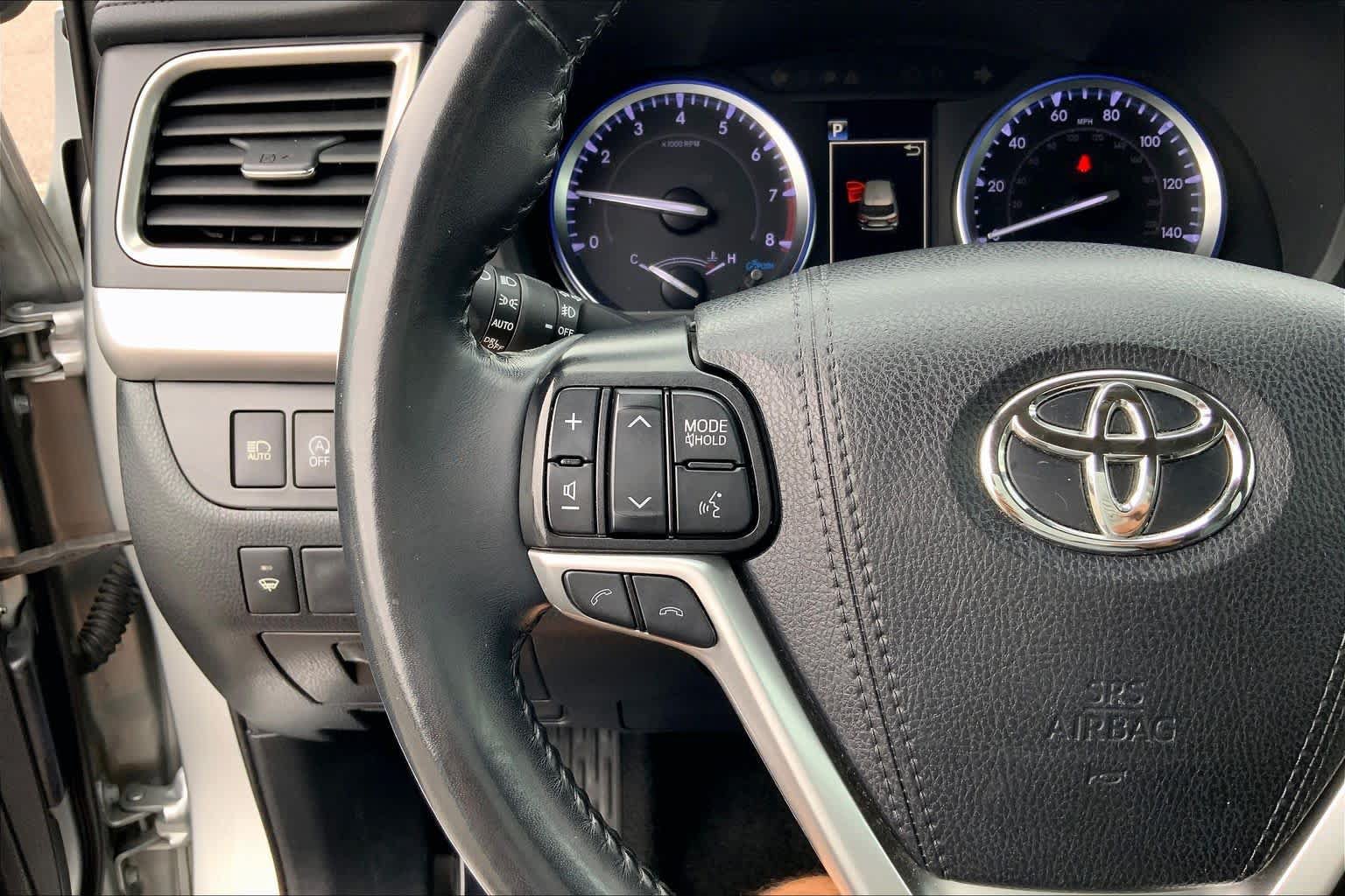 Used 2019 Toyota Highlander XLE AWD/4WD image 21