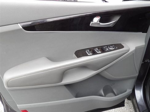 Used 2016 Kia Sorento EX image 11