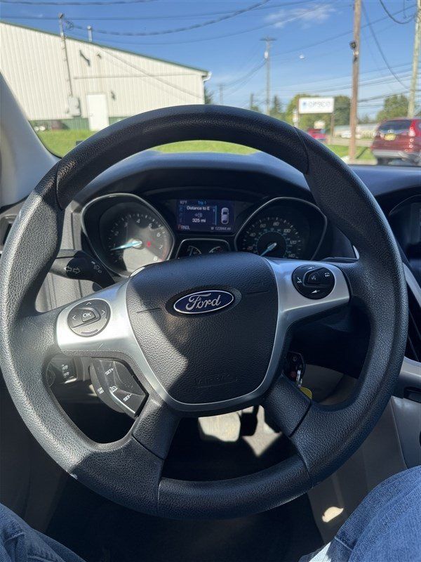 Used 2014 Ford Focus SE FWD image 15