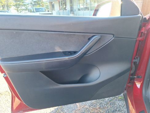 Used 2020 Tesla Model Y Long Range image 10