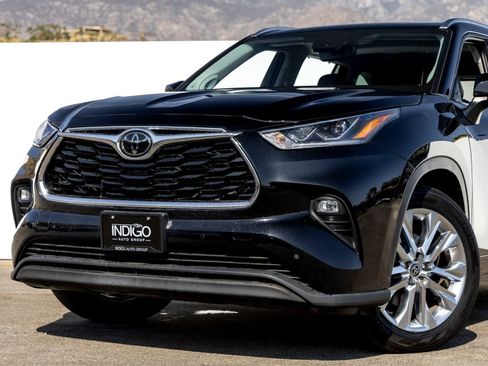 Used 2023 Toyota Highlander Limited AWD/4WD image 2
