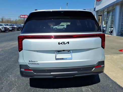 Used 2025 Kia Carnival SX Prestige image 5