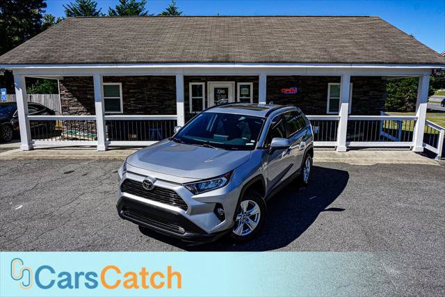 Used 2020 Toyota RAV4 XLE w/ Convenience Package FWD image 2