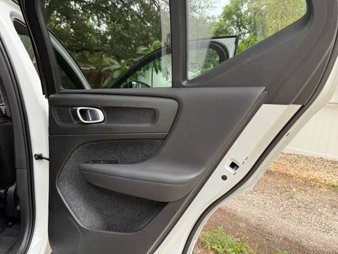 Used 2022 Volvo XC40 P8 Recharge Ultimate AWD/4WD image 16
