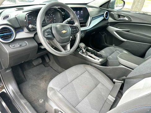 Used 2024 Chevrolet Trax LS w/ Driver Confidence Package FWD image 18