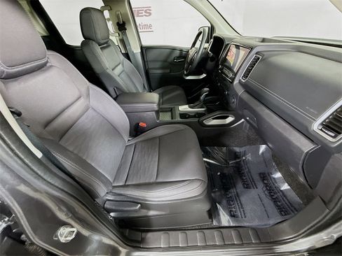 Certified 2024 Nissan Frontier SV image 31
