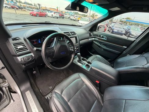 Used 2016 Ford Explorer Limited w/ Equipment Group 301A FWD image 10