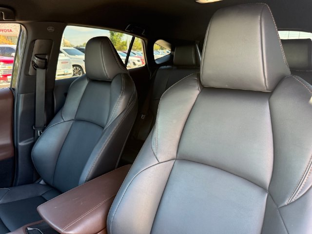 Used 2023 Toyota Venza XLE AWD/4WD image 11