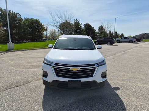 Used 2023 Chevrolet Traverse LT FWD image 2