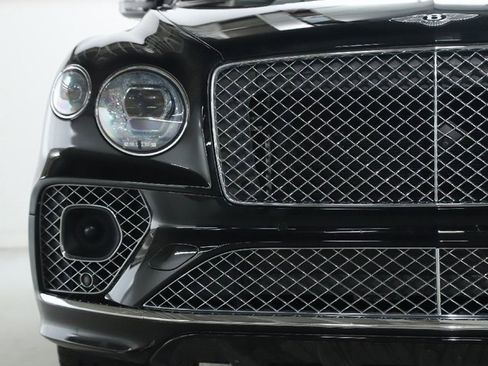 Used 2022 Bentley Bentayga image 42
