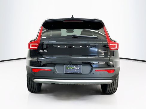 Used 2025 Volvo XC40 B5 Core AWD/4WD image 7