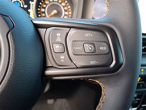 Used 2024 Jeep Gladiator Sport image 18