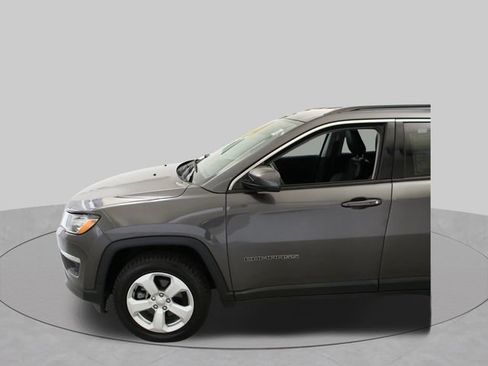 Used 2019 Jeep Compass Latitude AWD/4WD image 5