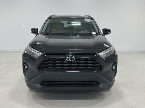 Used 2022 Toyota RAV4 XLE Premium image 9