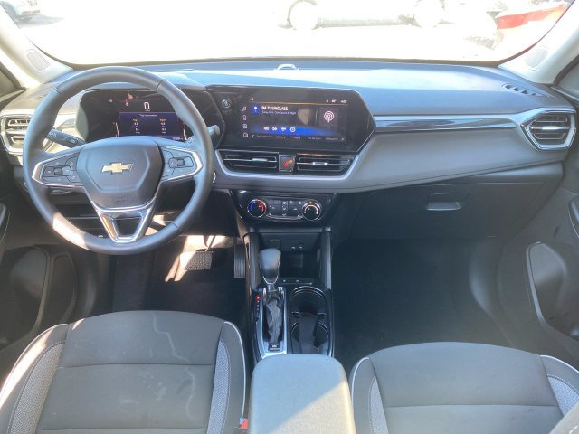 Used 2024 Chevrolet TrailBlazer LT w/ LT Cold Weather Package FWD image 19