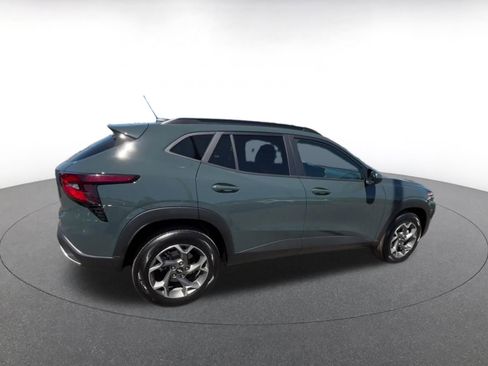 Used 2025 Chevrolet Trax LT FWD image 14