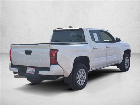 Used 2025 Toyota Tacoma SR5 AWD/4WD image 5