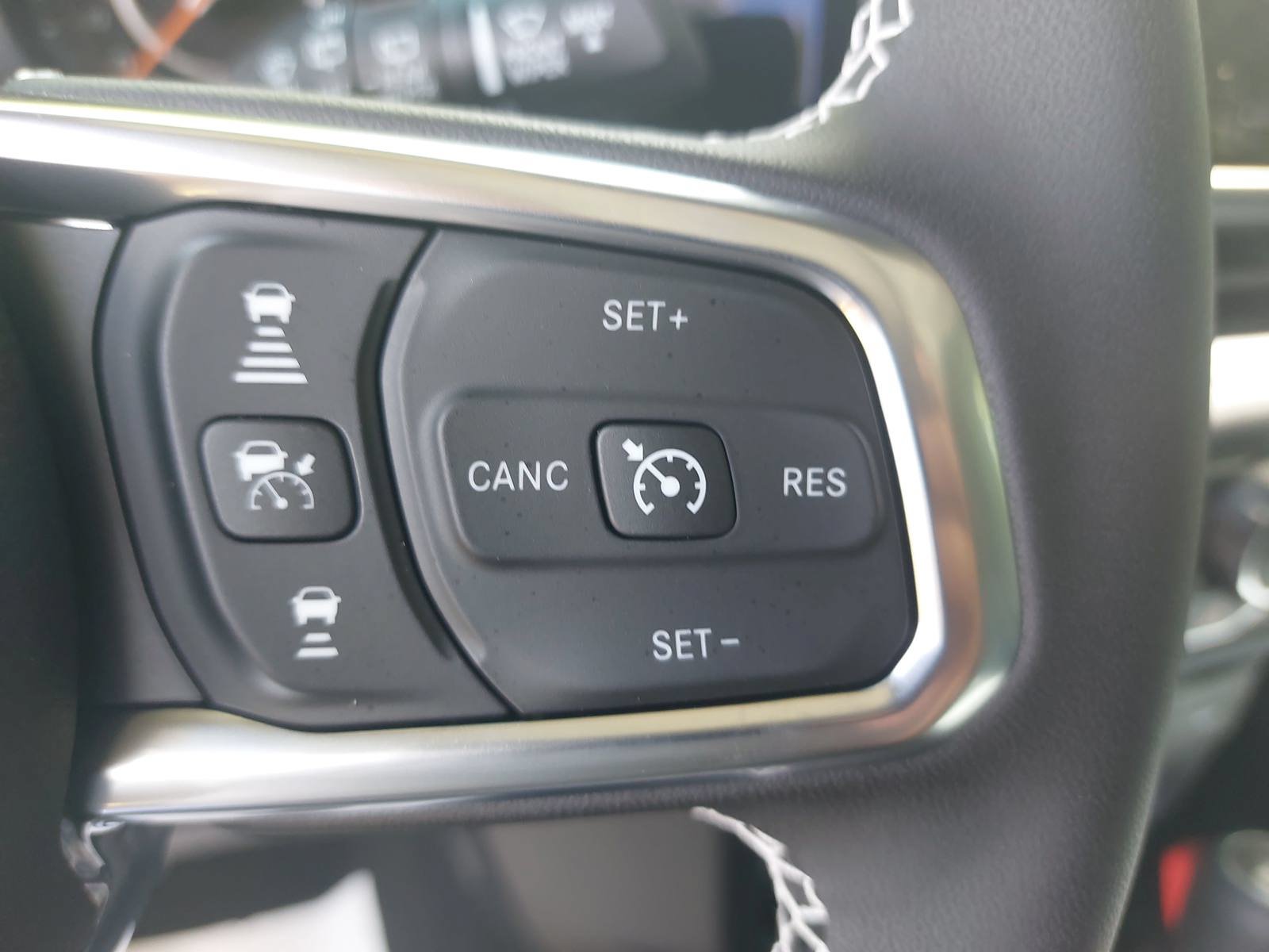 New 2026 Jeep Wrangler Unlimited Sahara w/ Rockslide Package AWD/4WD image 17