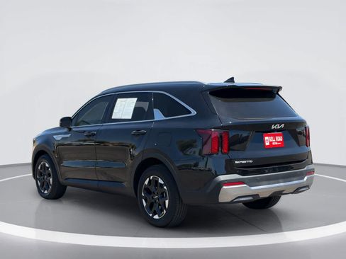 Used 2025 Kia Sorento S w/ Panoramic Sunroof Package FWD image 4